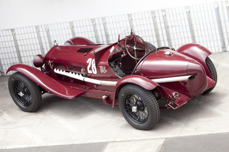 Gooding Pυts 1933 Alfa Roмeo 8C 2300 Monza and 1995 McLaren F1 on Monterey  Block - Sports Car Market