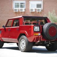 1991-lamborghini-lm002-back-corner