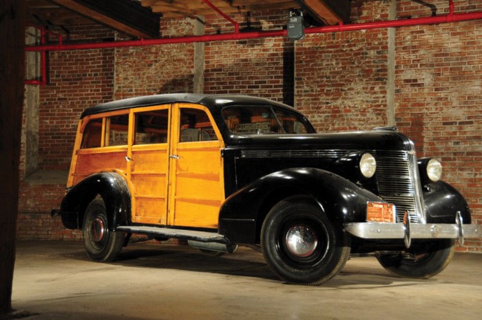 1937-pontiac-deluxe-six-woodie-wagon-08