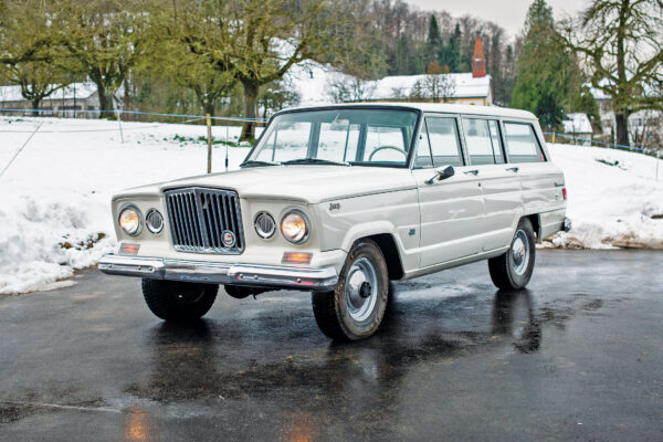 1965 Jeep Wagoneer