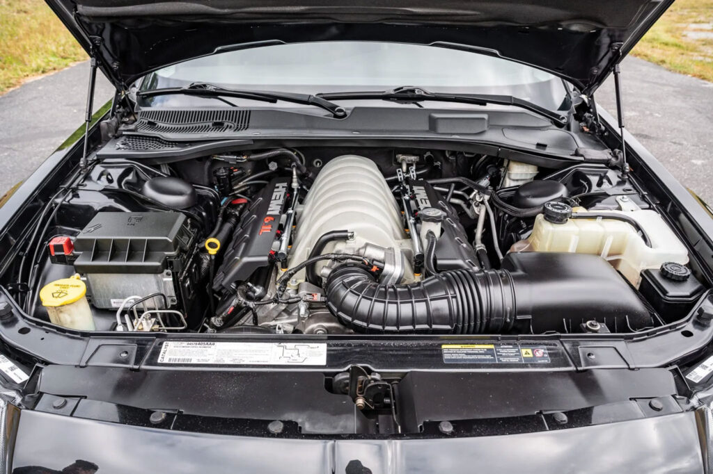 2006 Dodge Magnum SRT8 engine bay